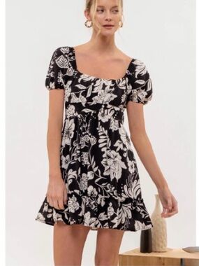 Blu Pepper Black & Ivory Floral Puff Sleeve Mini Dress Size Medium